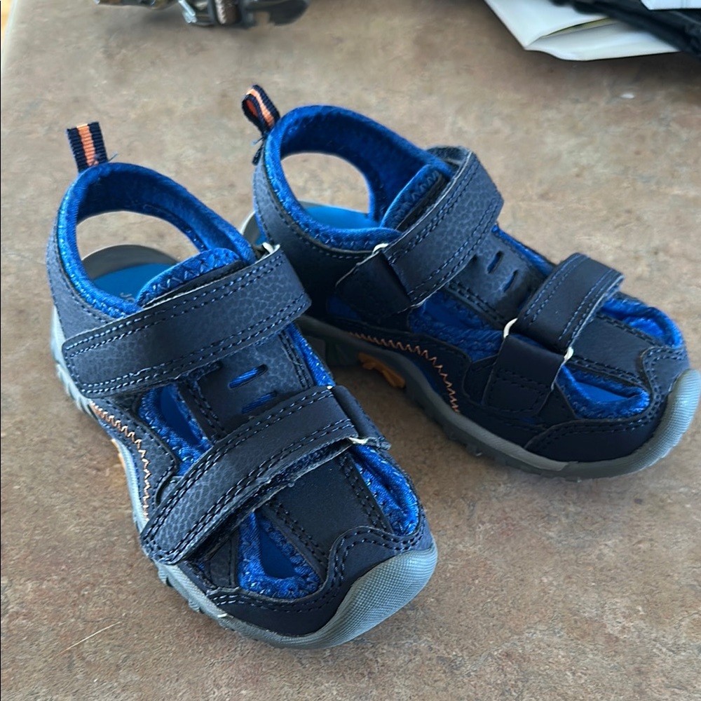 Toddler sz9 sandals